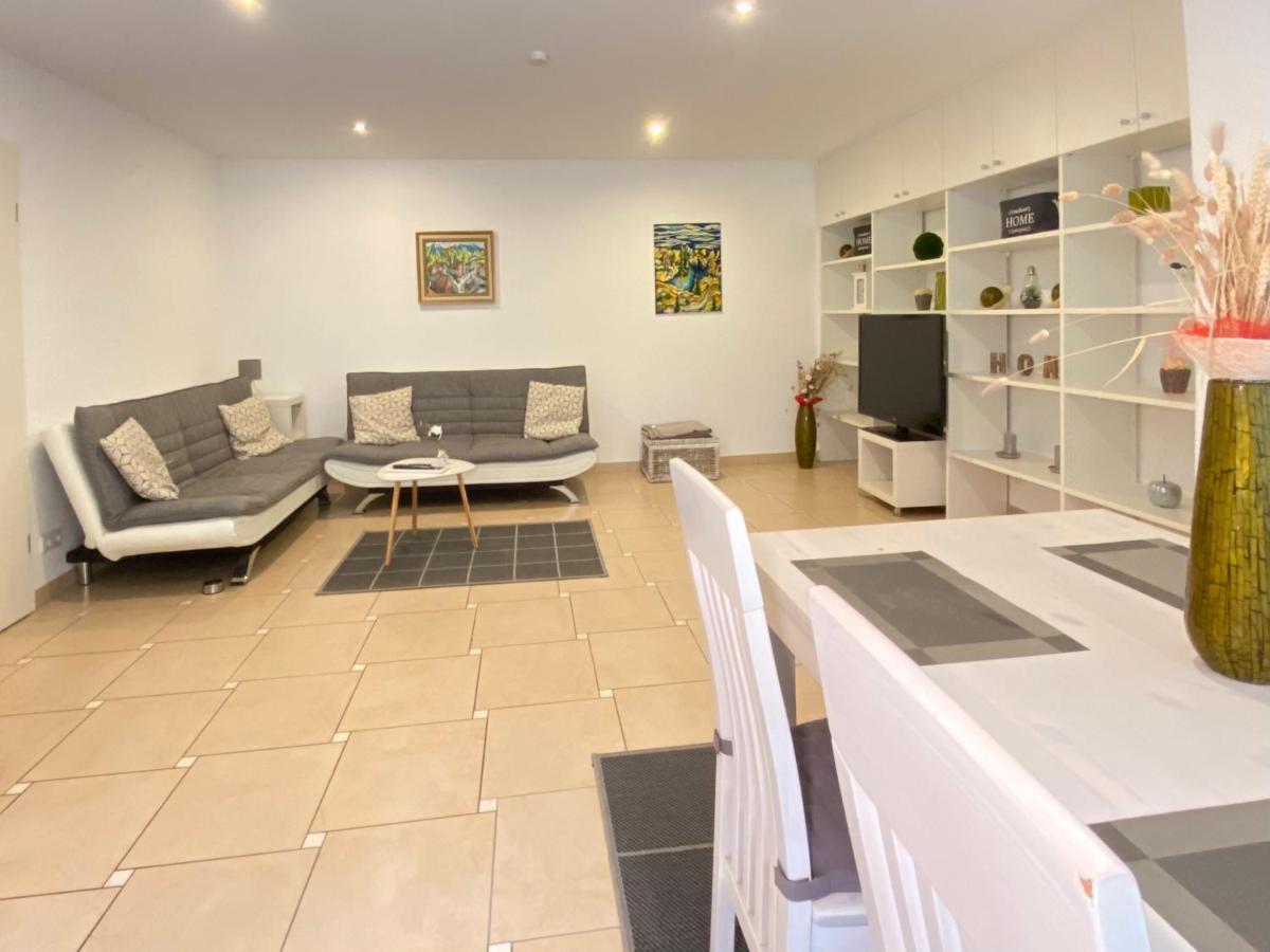 2 Zimmer Apartment, 70 Qm, Max 4 Pers, Private Terasse, 2 Parkplaetze, Internet 250 Mbit Gaertringen Luaran gambar